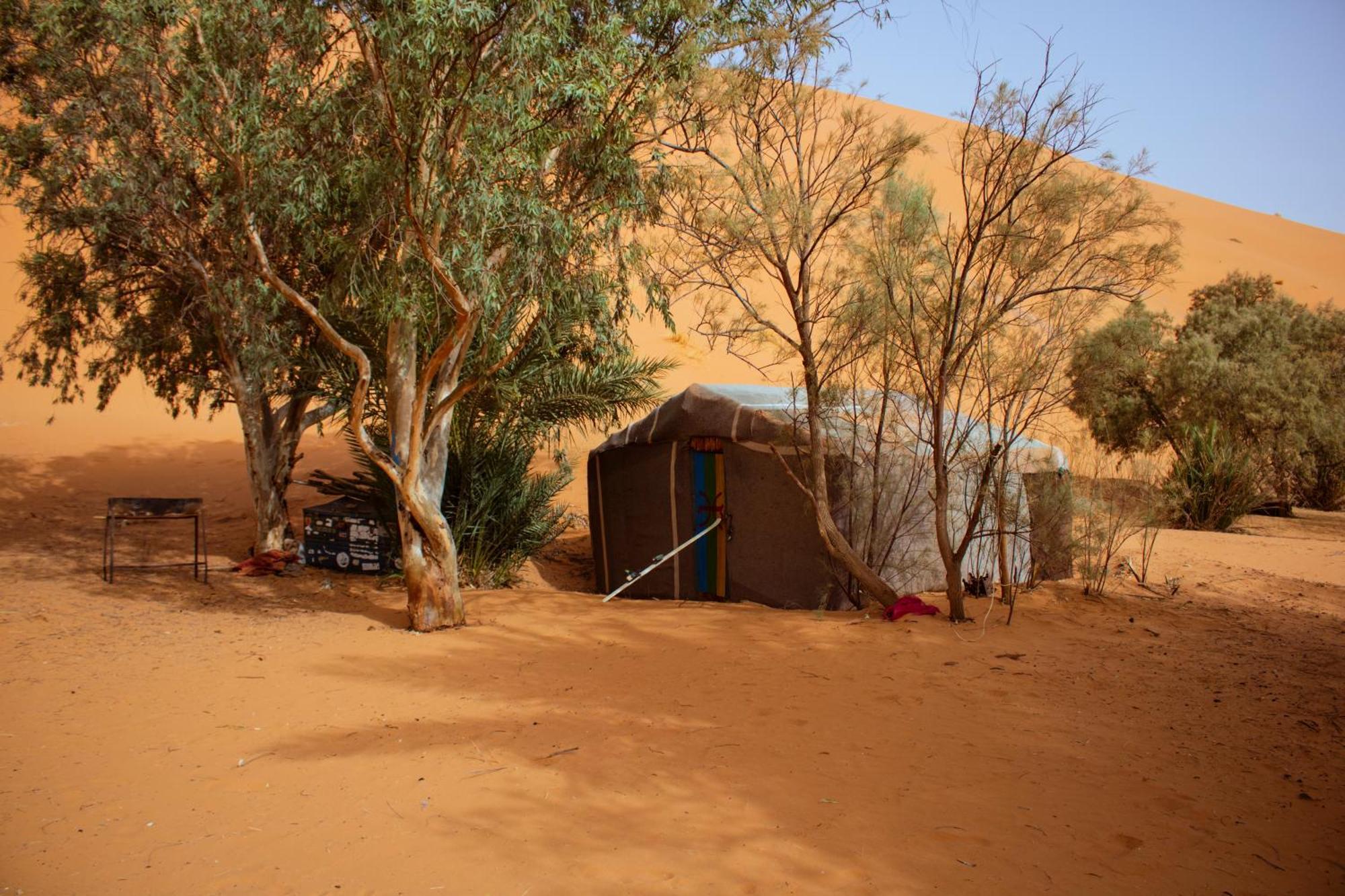 Oasis Desert Camp Obira Мерцуга Екстериор снимка