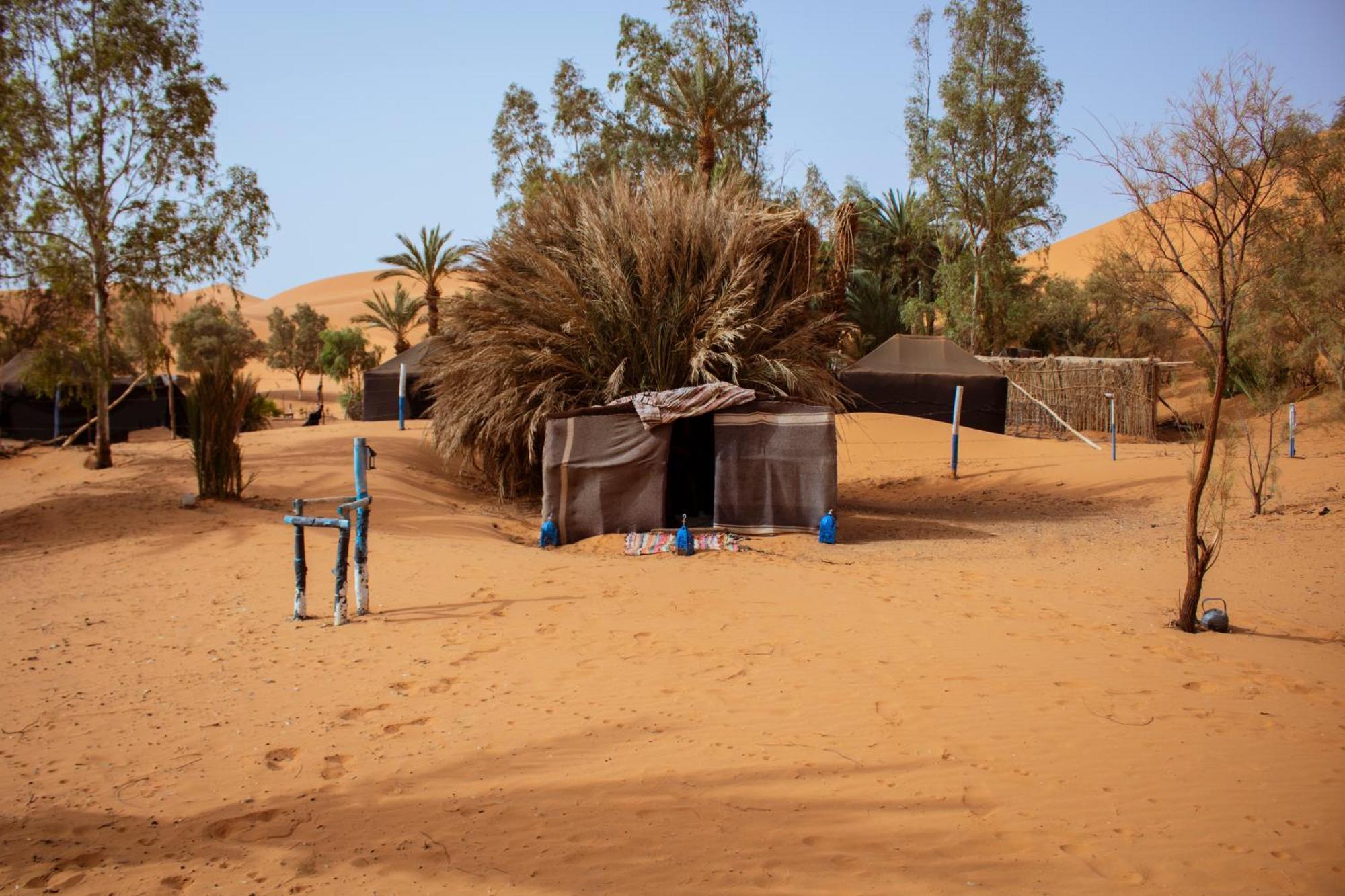 Oasis Desert Camp Obira Мерцуга Екстериор снимка